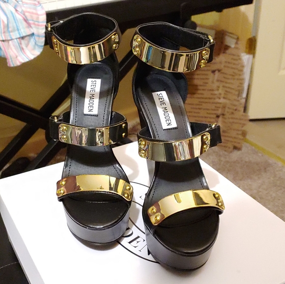 Steve Madden Shoes - NIB Steve Madden wedges